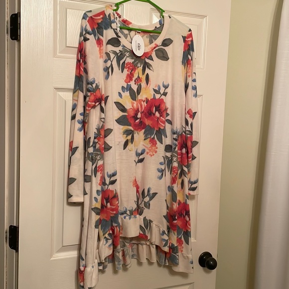 Hi-low top. - Picture 1 of 2